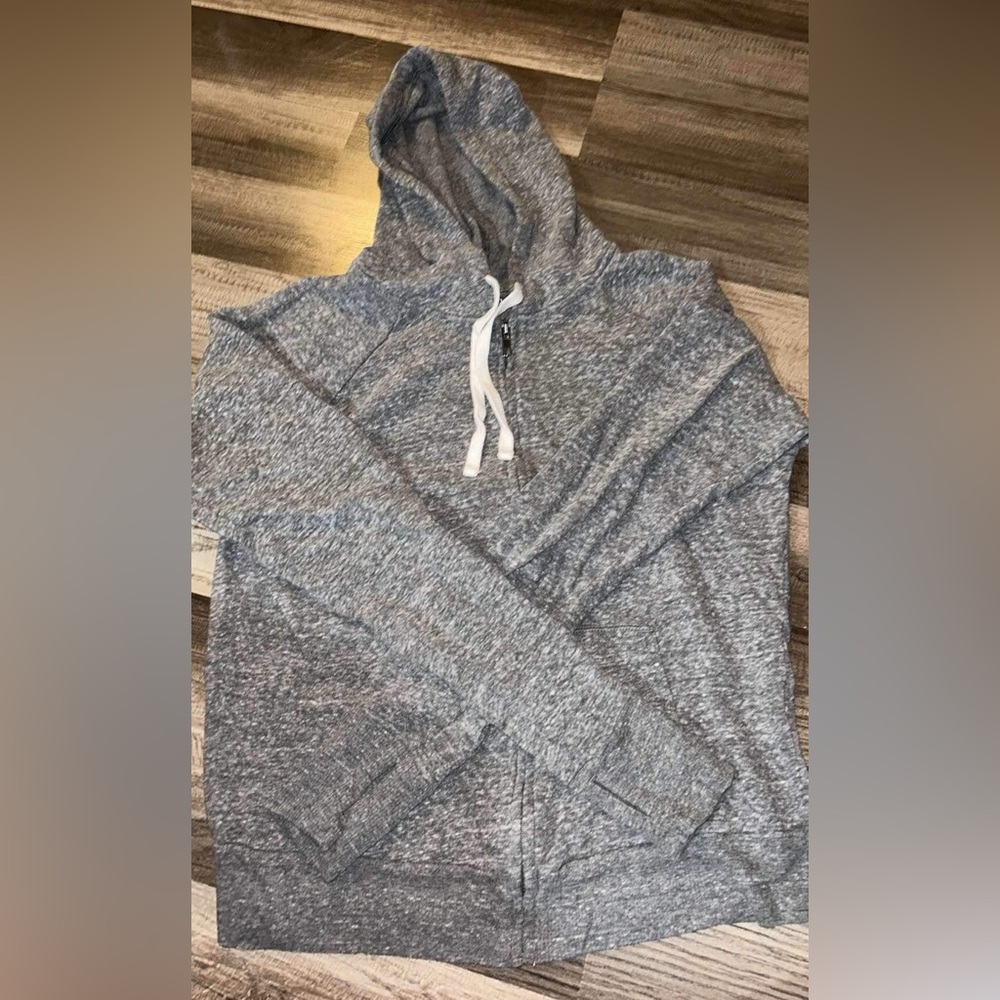🦋Soft Lightweight zip up, Size M🦋